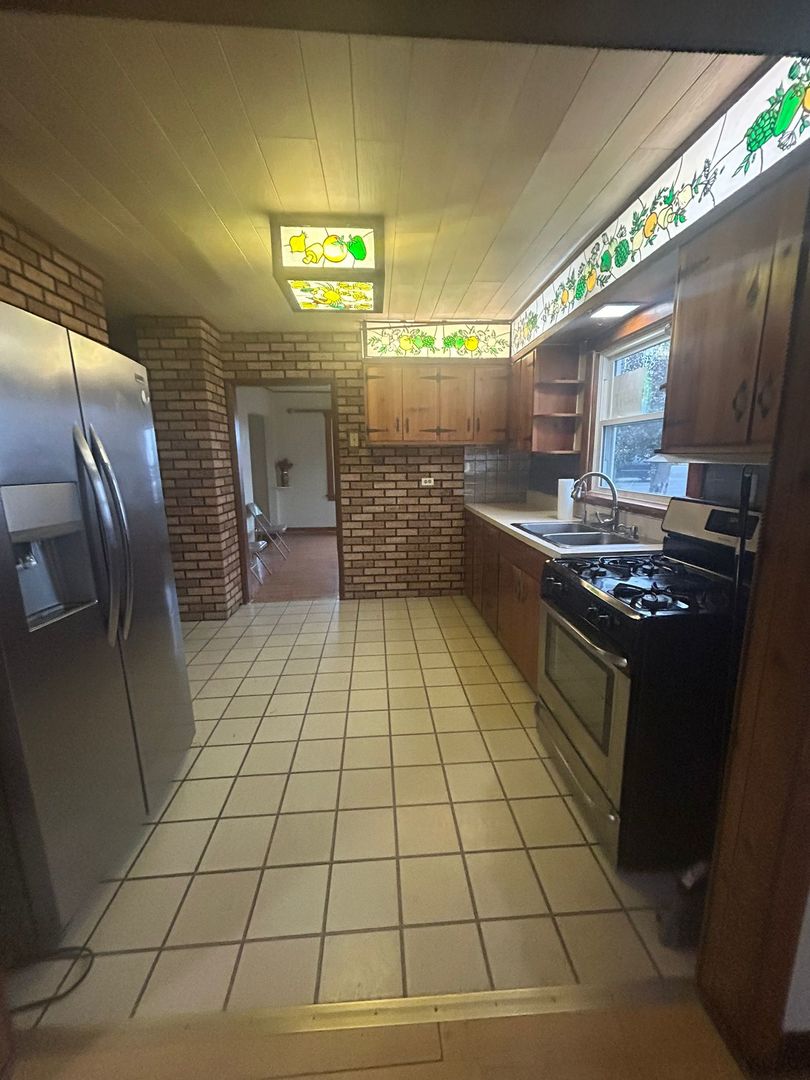 25w479 Lake Street, Keeneyville, IL 60172