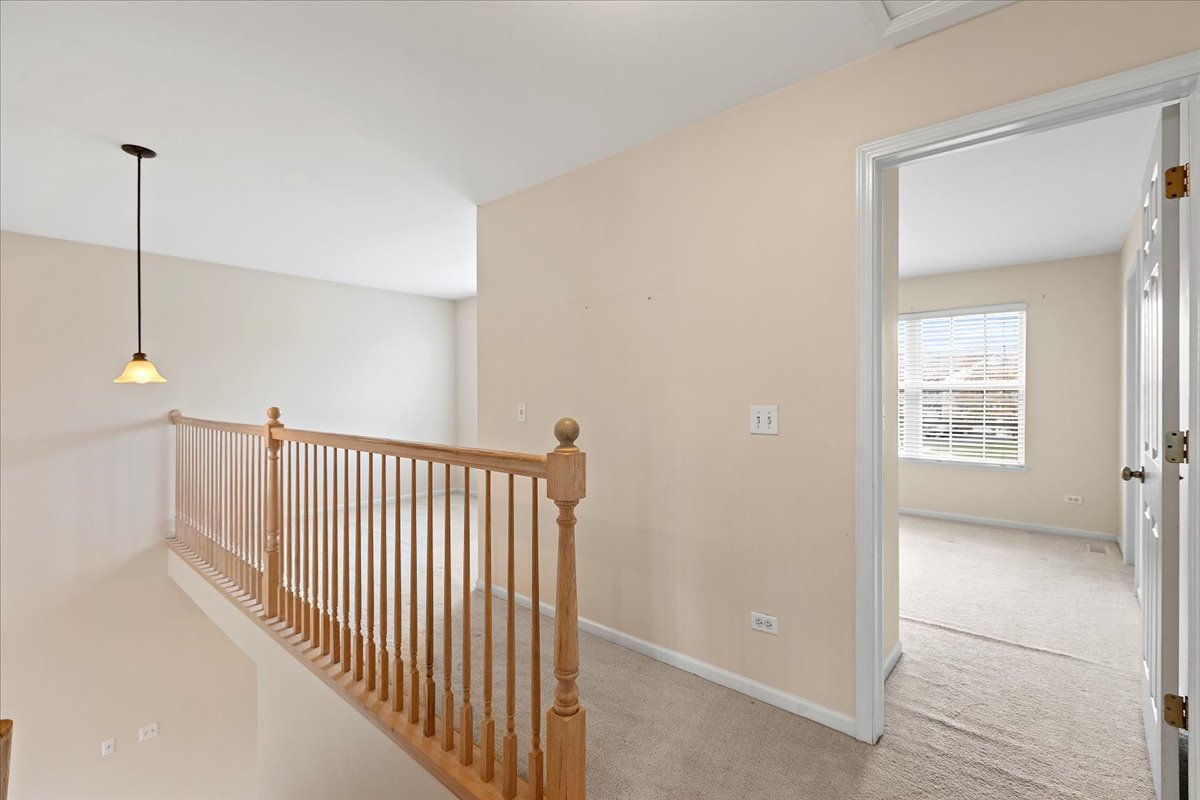 962 Willow Street, Itasca, IL 60143