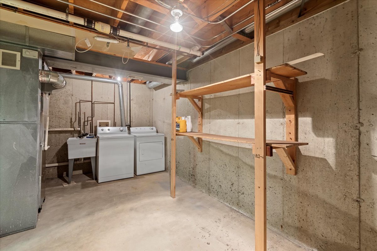 962 Willow Street, Itasca, IL 60143