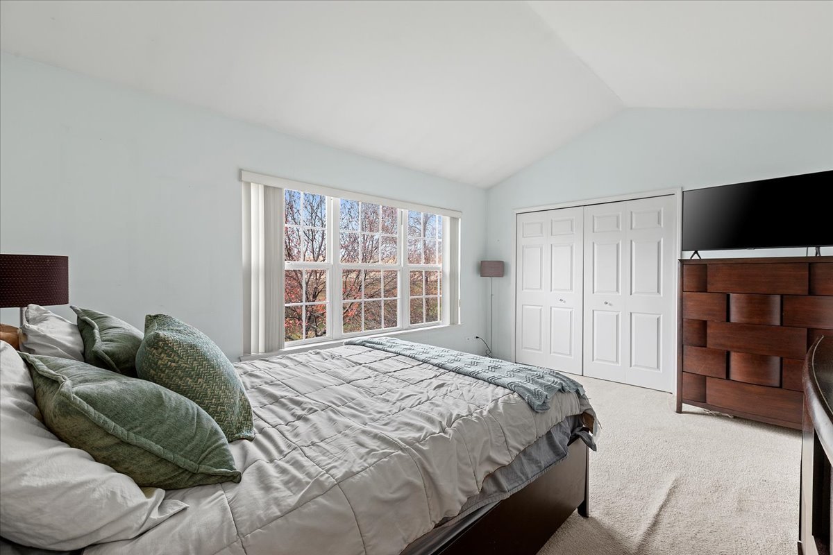 962 Willow Street, Itasca, IL 60143