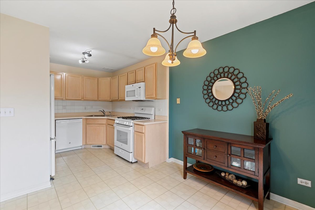 962 Willow Street, Itasca, IL 60143