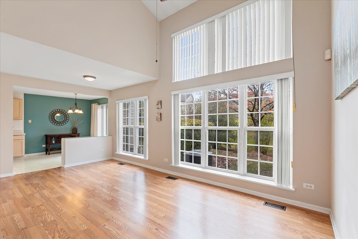 962 Willow Street, Itasca, IL 60143