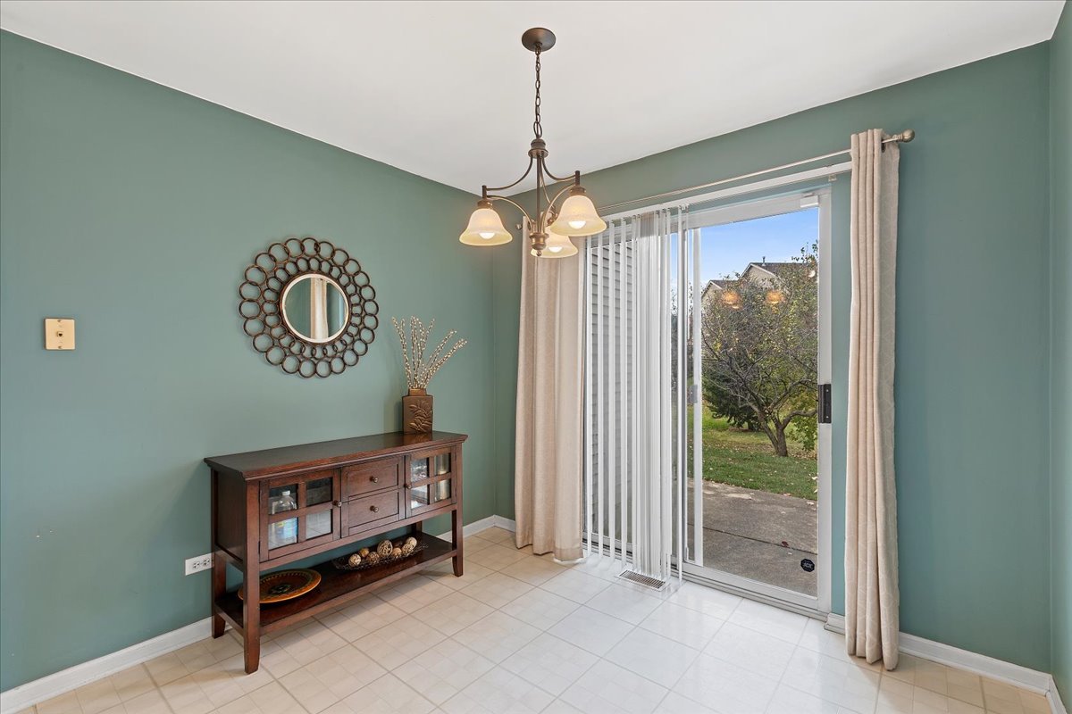 962 Willow Street, Itasca, IL 60143