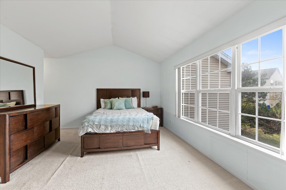 962 Willow Street, Itasca, IL 60143