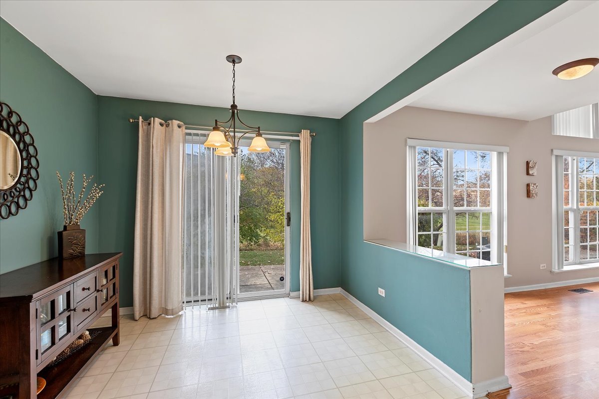 962 Willow Street, Itasca, IL 60143