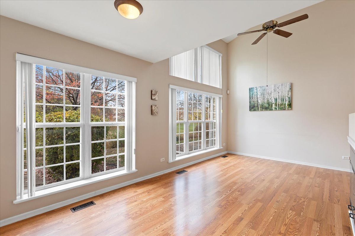 962 Willow Street, Itasca, IL 60143