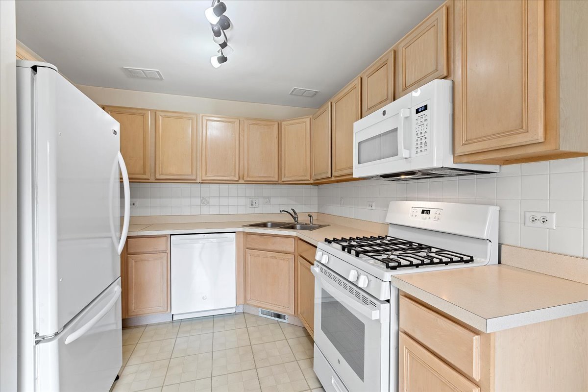 962 Willow Street, Itasca, IL 60143