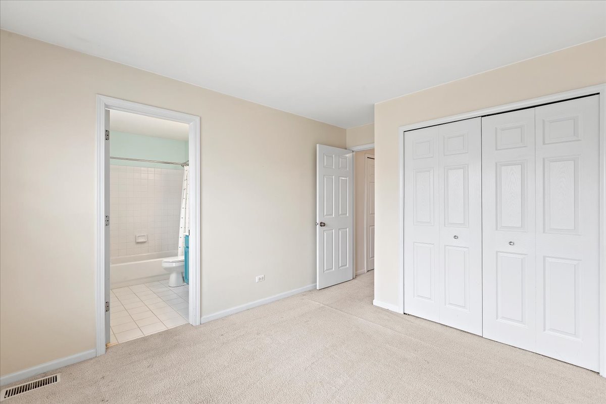 962 Willow Street, Itasca, IL 60143