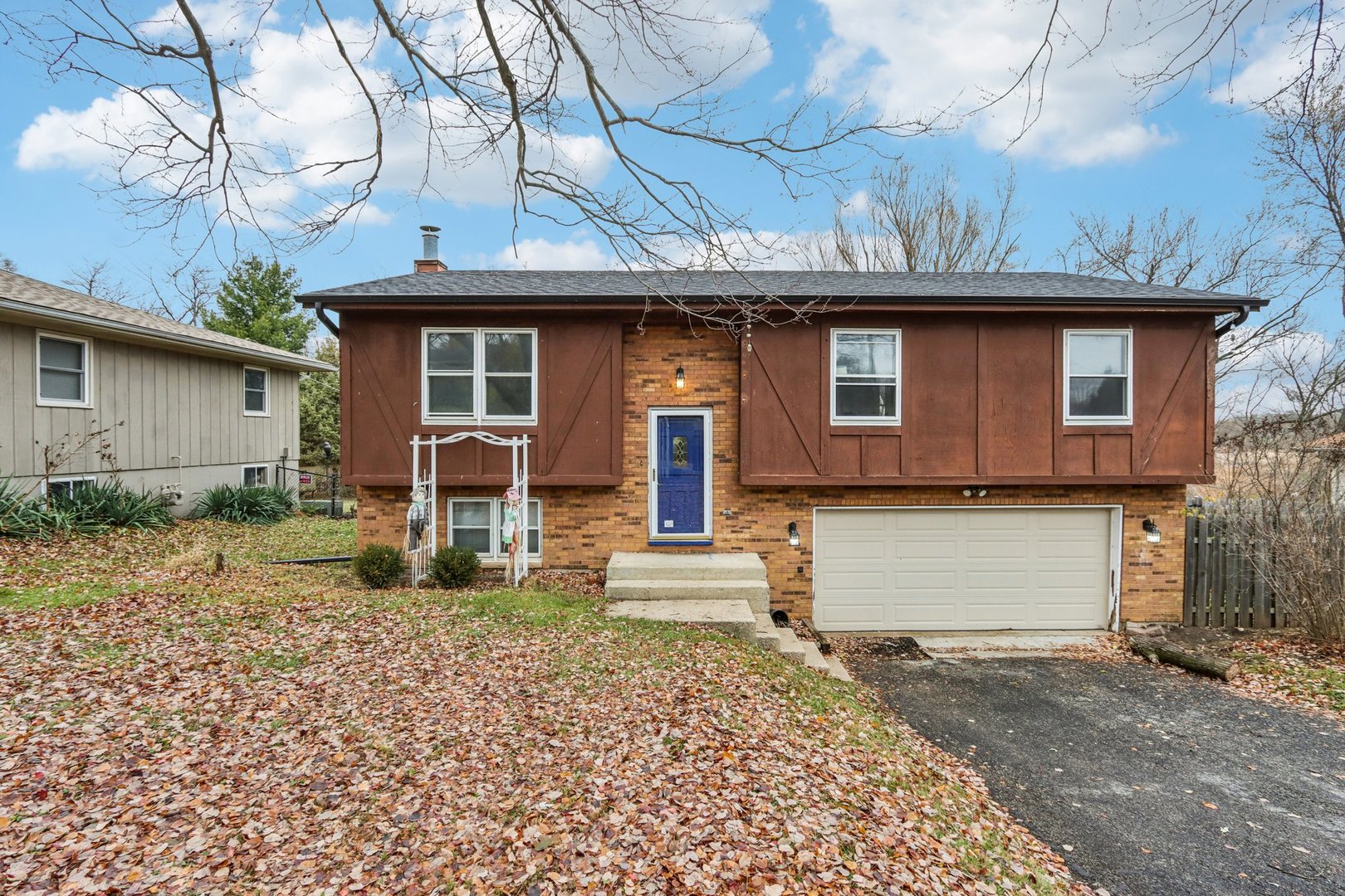 413 Plum Street, Lake In The Hills, IL 60156