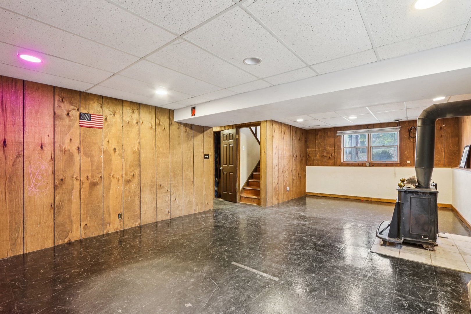 413 Plum Street, Lake In The Hills, IL 60156