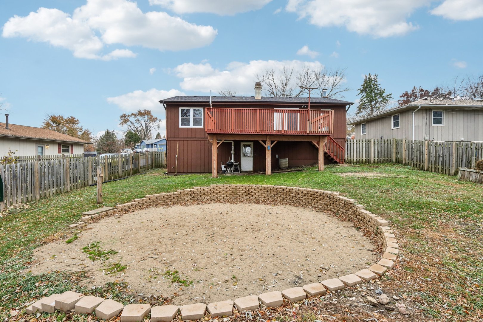 413 Plum Street, Lake In The Hills, IL 60156