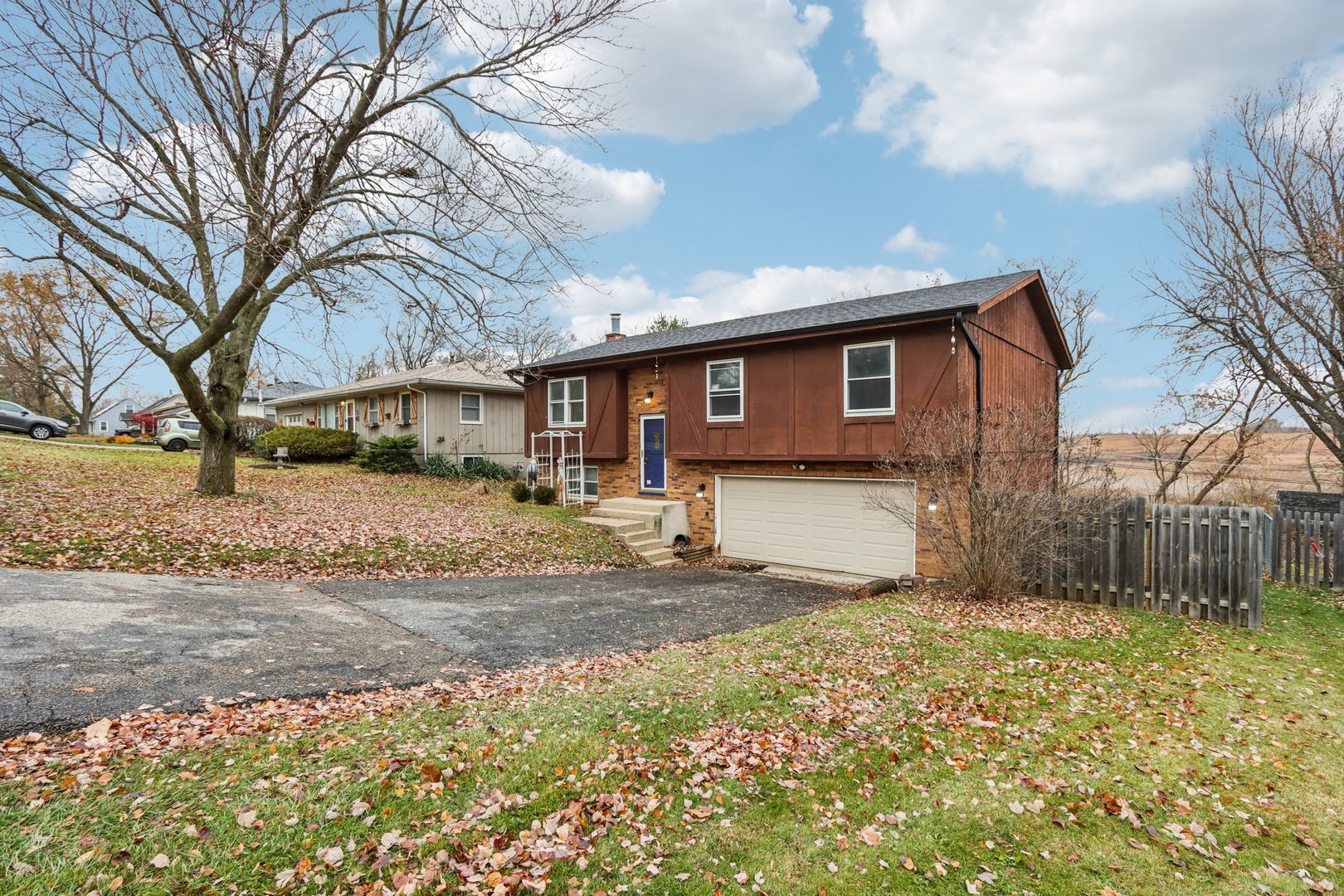 413 Plum Street, Lake In The Hills, IL 60156