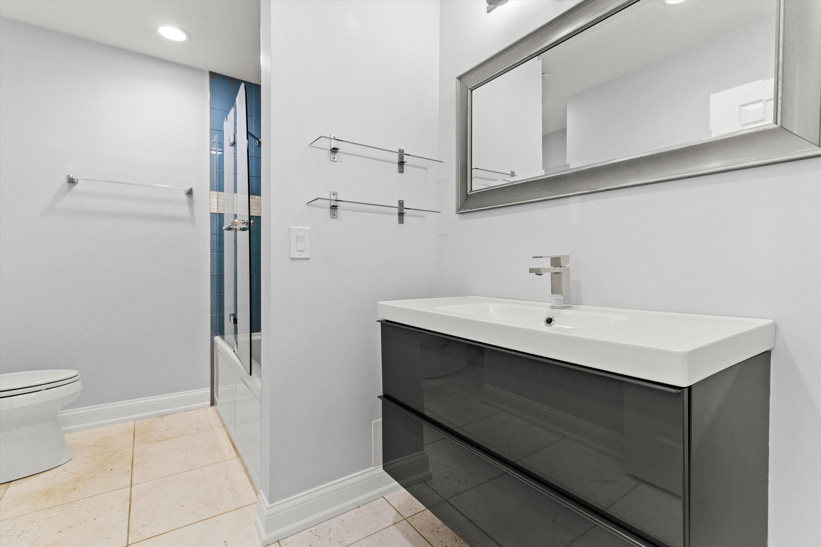 1615 W Hawkes Street #5, Arlington Heights, IL 60004