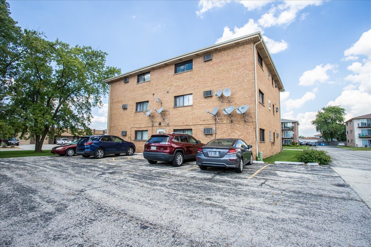 7345 W 85th Place #3A, Bridgeview, IL 60455