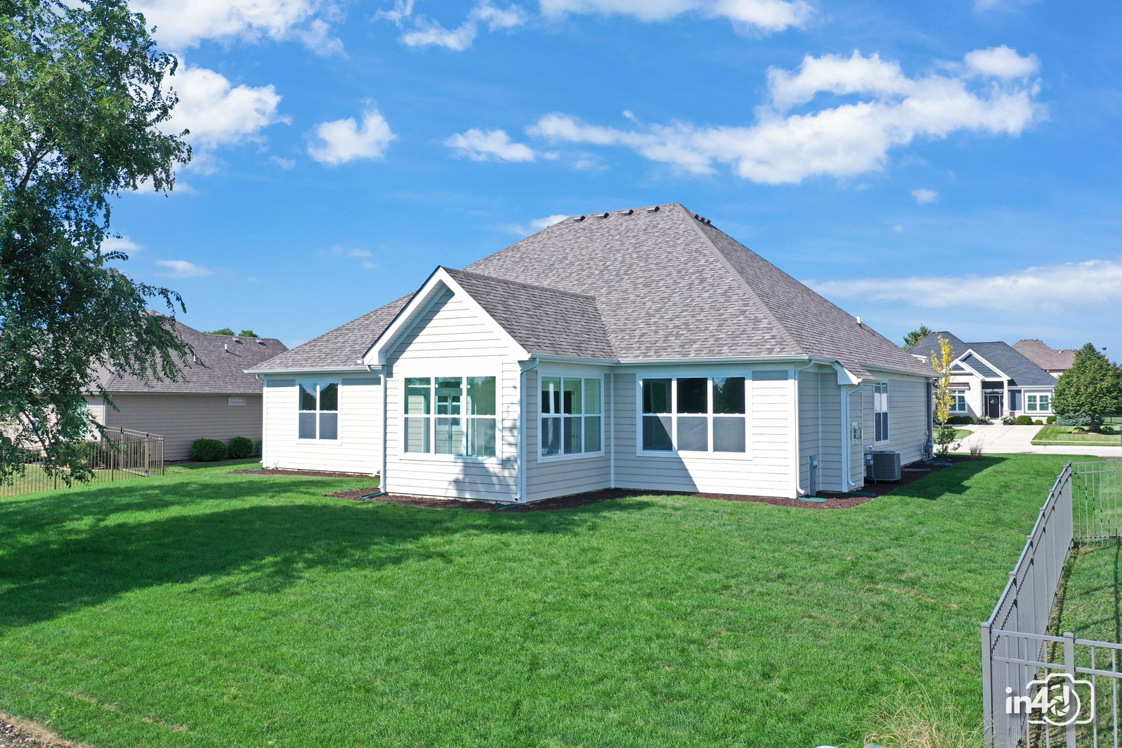 24445 W River Crossing Drive, Shorewood, IL 60404