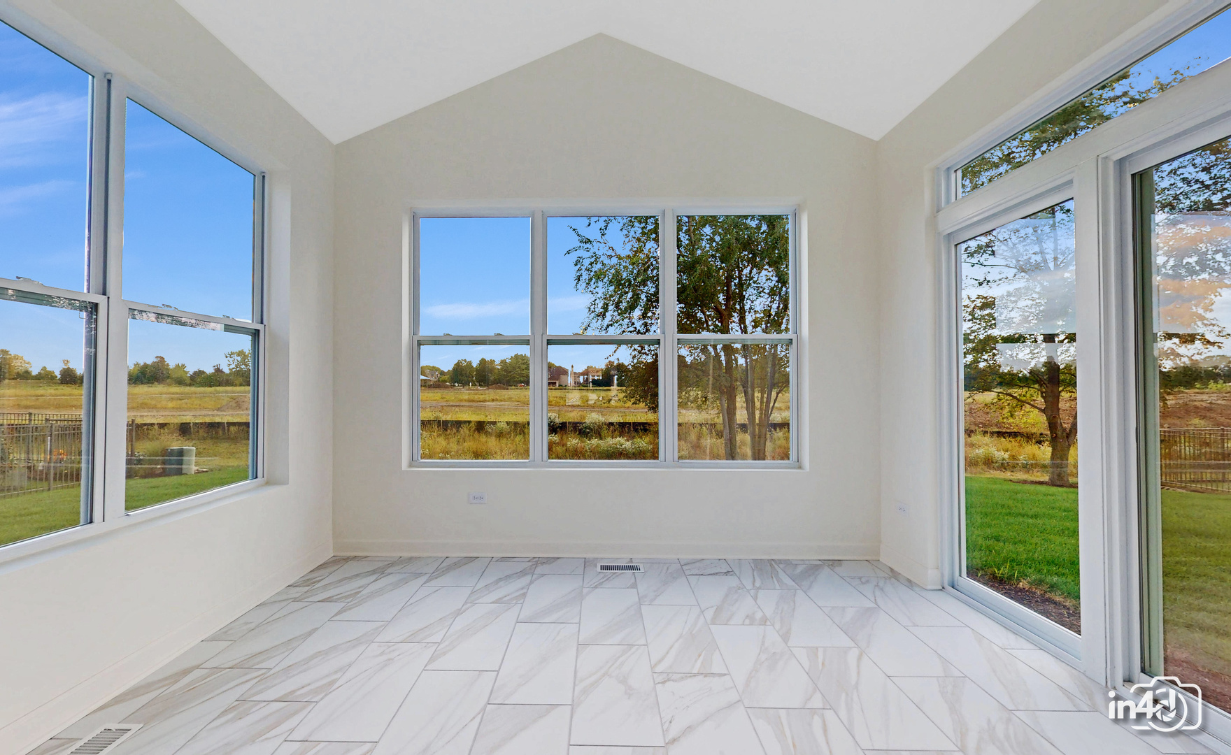 24445 W River Crossing Drive, Shorewood, IL 60404