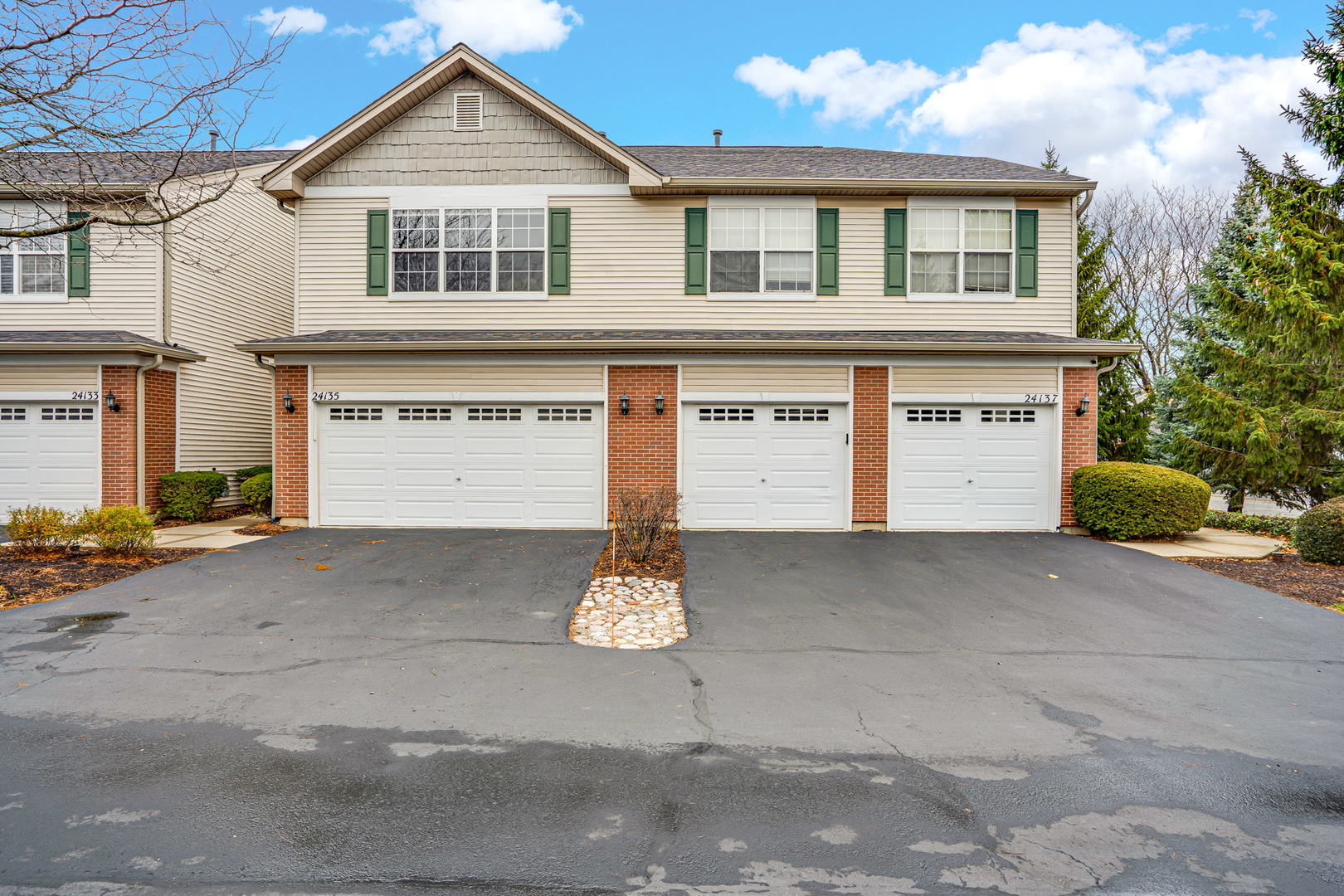 24135 W Walnut Circle, Plainfield, IL 60585