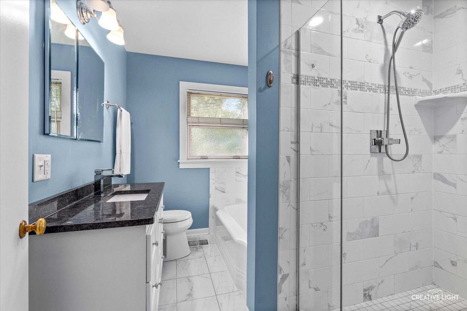 909 S Main Street, Wheaton, IL 60189