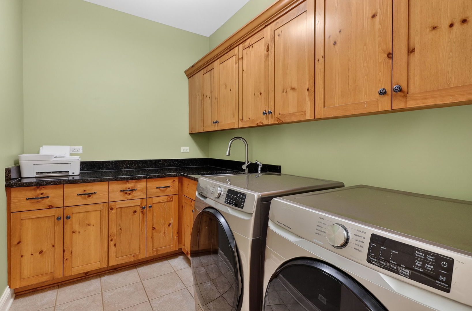 429 Skipping Stone Lane, Hinsdale, IL 60521