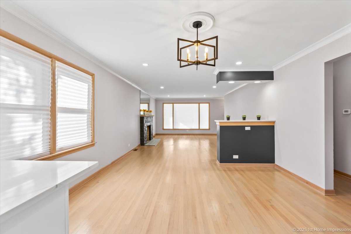 9733 S Springfield Avenue, Evergreen Park, IL 60805