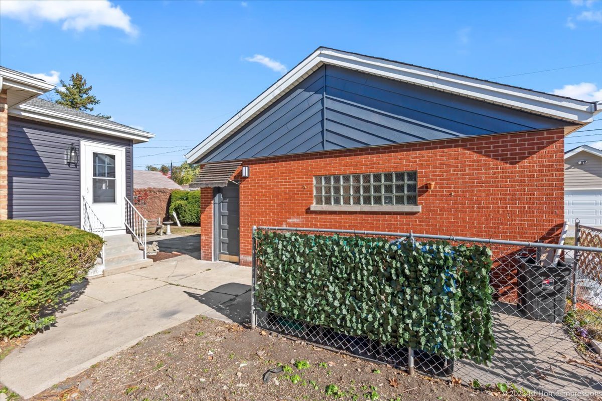 9733 S Springfield Avenue, Evergreen Park, IL 60805