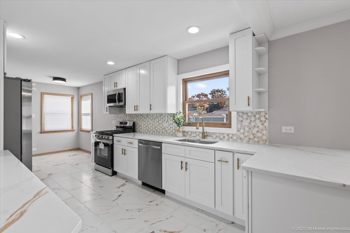 9733 S Springfield Avenue, Evergreen Park, IL 60805