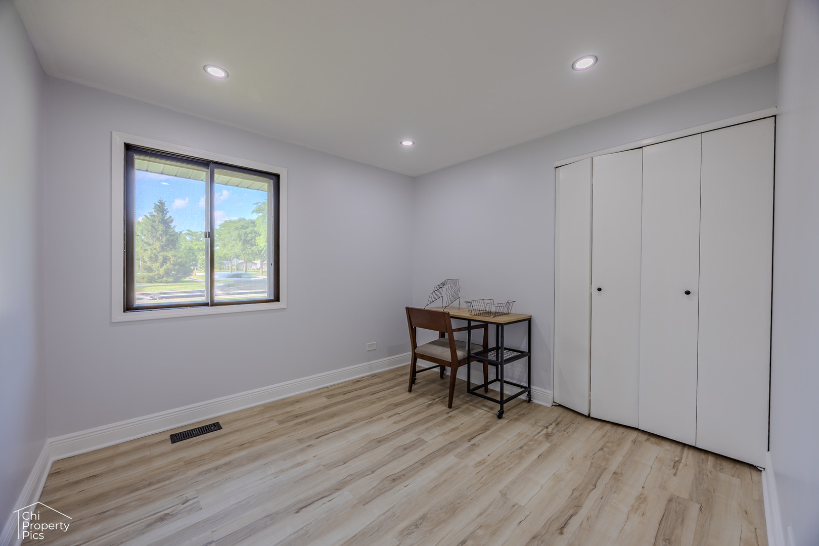 631 W Weathersfield Way, Schaumburg, IL 60193