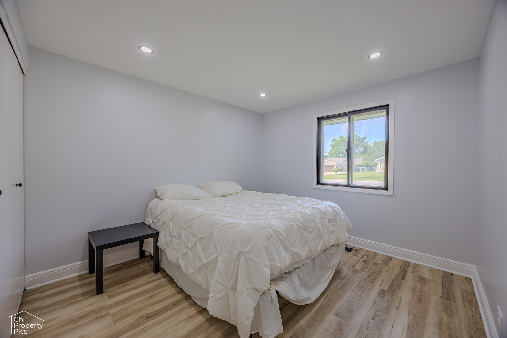 631 W Weathersfield Way, Schaumburg, IL 60193