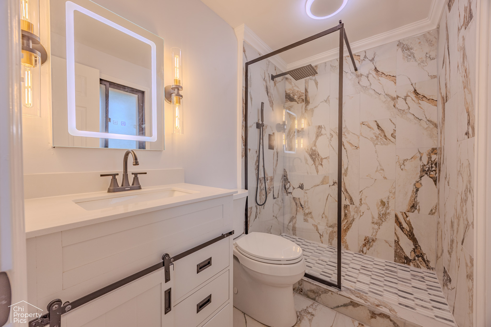 631 W Weathersfield Way, Schaumburg, IL 60193