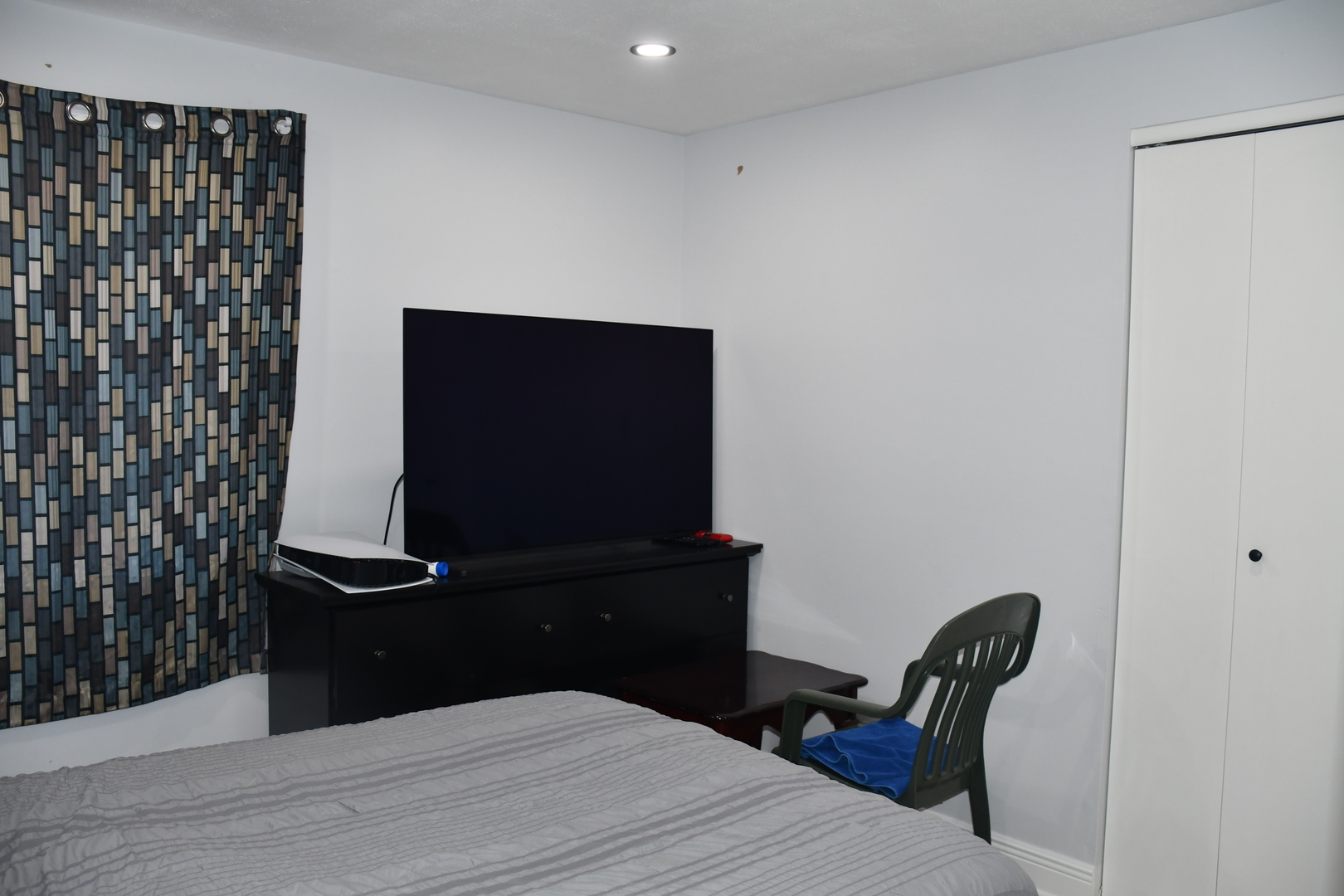 631 W Weathersfield Way, Schaumburg, IL 60193