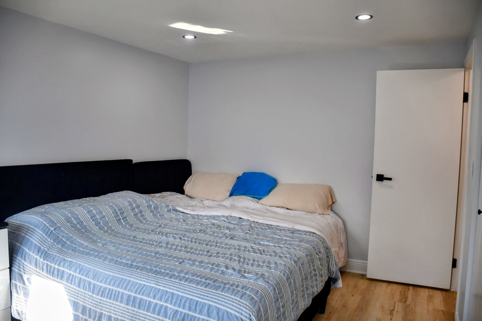 631 W Weathersfield Way, Schaumburg, IL 60193