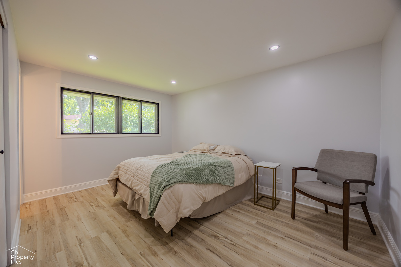 631 W Weathersfield Way, Schaumburg, IL 60193