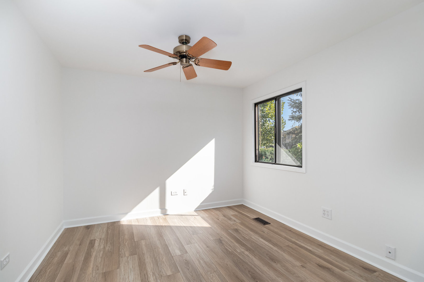 1467 Fairlane Drive #1B, Schaumburg, IL 60193