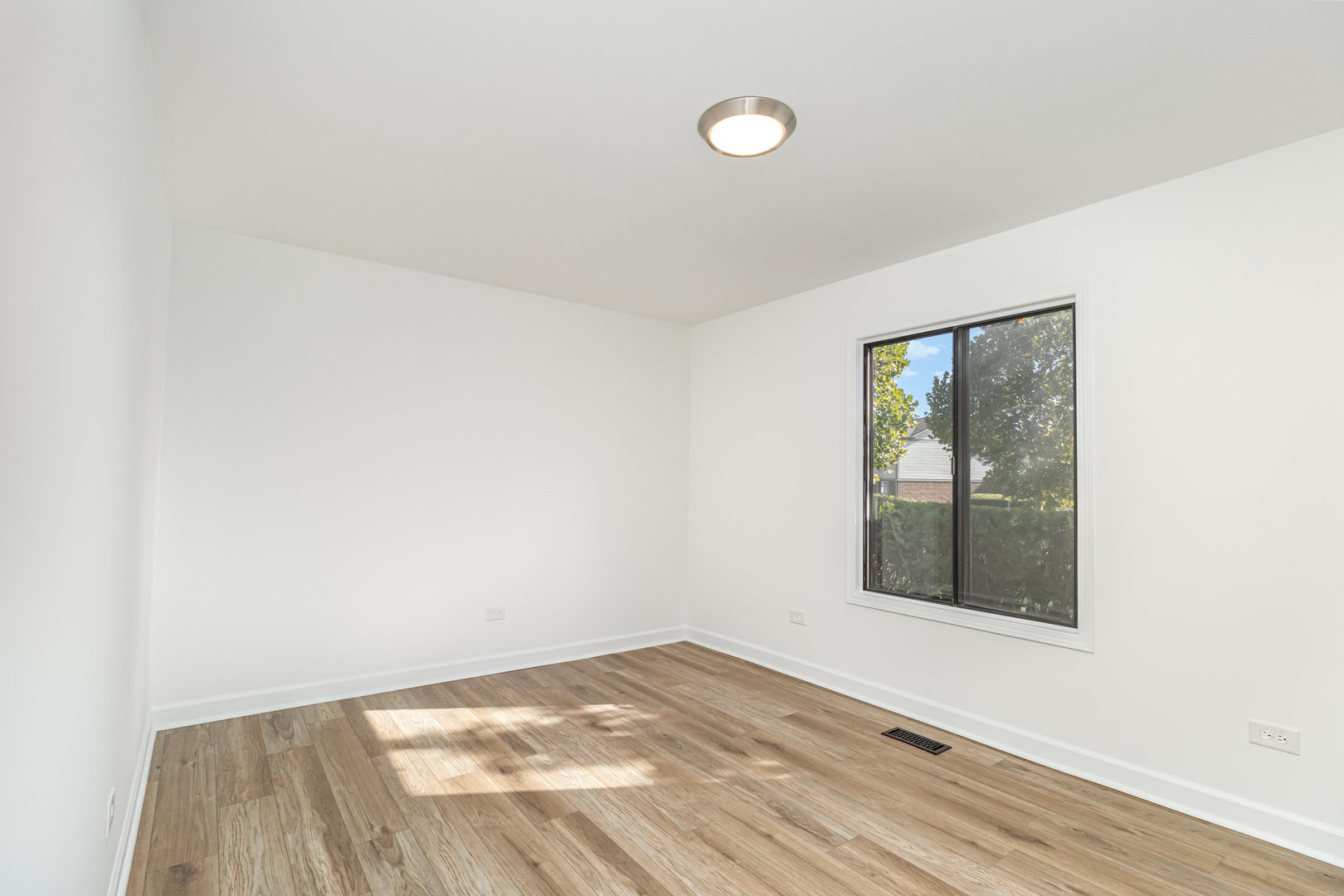 1467 Fairlane Drive #1B, Schaumburg, IL 60193