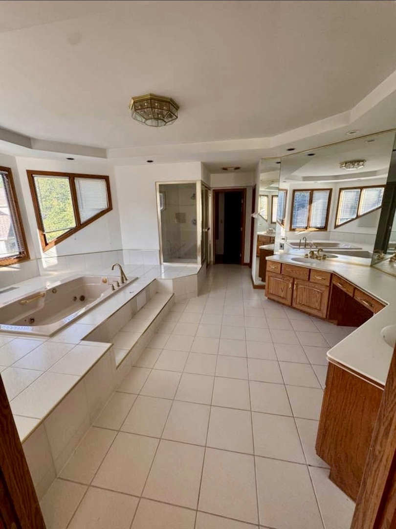 8S210 Stonehedge Court, Naperville, IL 60540