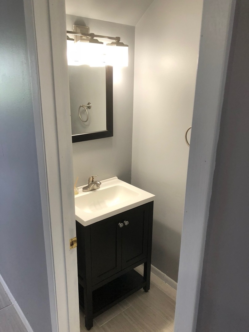 1102 E Wilson Avenue, Lombard, IL 60148