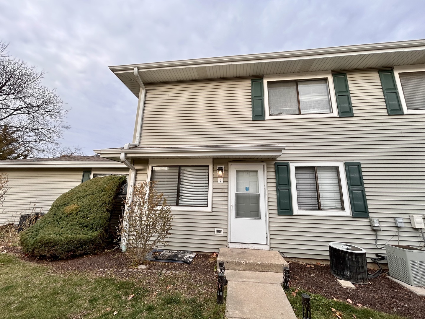 2S723 Winchester Circle #3, Warrenville, IL 60555