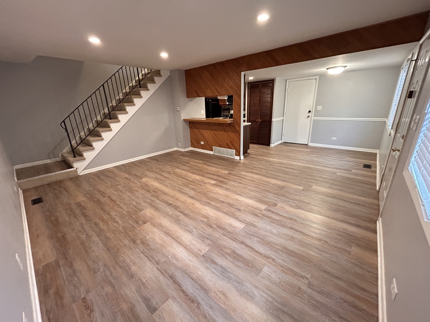 2S723 Winchester Circle #3, Warrenville, IL 60555