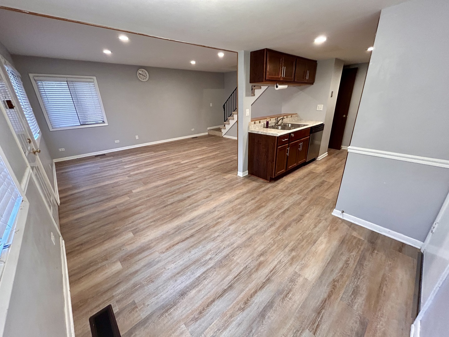 2S723 Winchester Circle #3, Warrenville, IL 60555