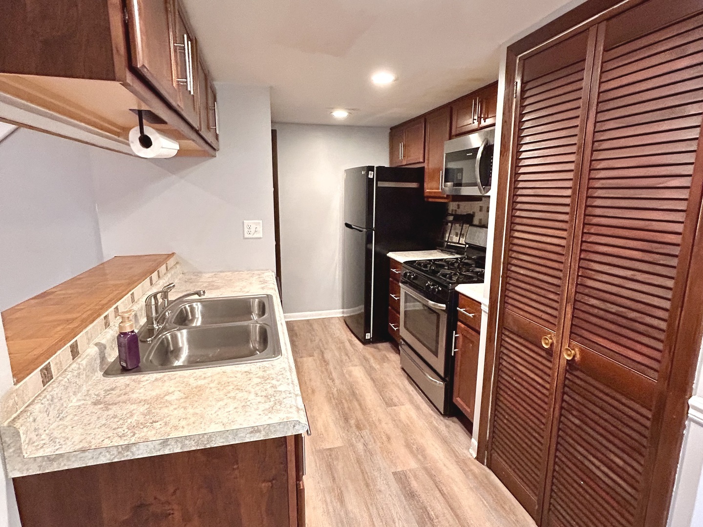 2S723 Winchester Circle #3, Warrenville, IL 60555