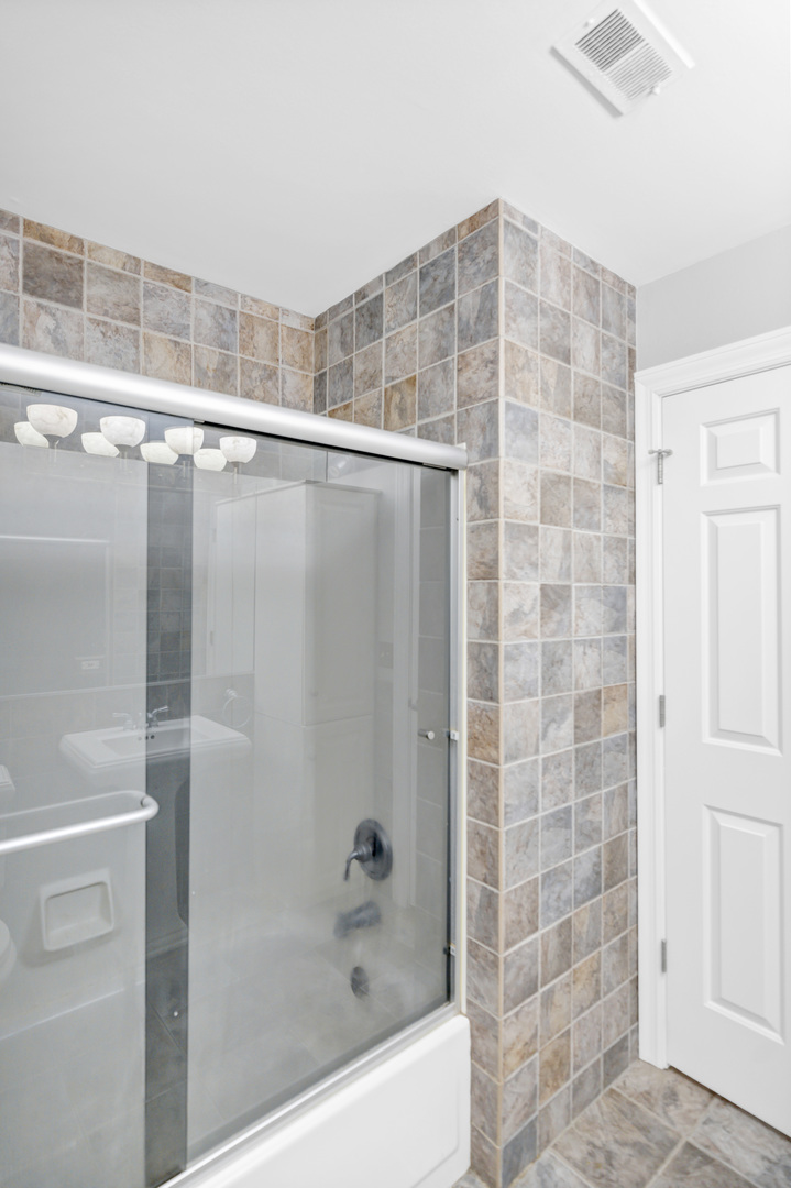 263 Driftwood Lane #2D, Schaumburg, IL 60193