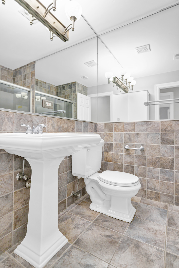 263 Driftwood Lane #2D, Schaumburg, IL 60193