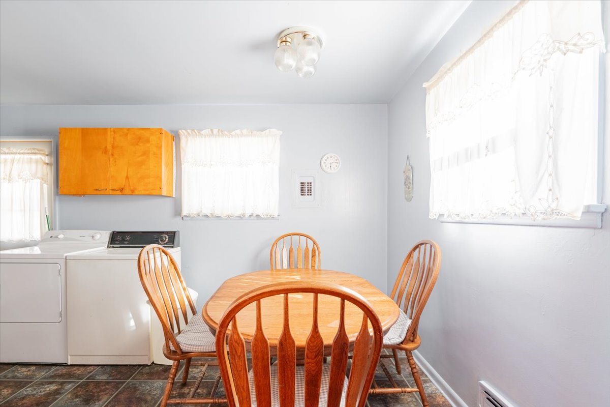 152 Debruler Drive, Lincoln, IL 62656