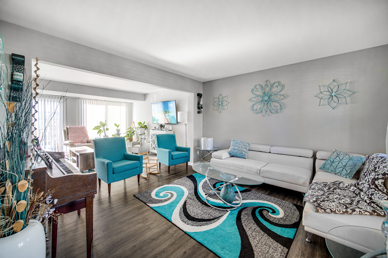 1653 Victoria Park Circle, Aurora, IL 60504