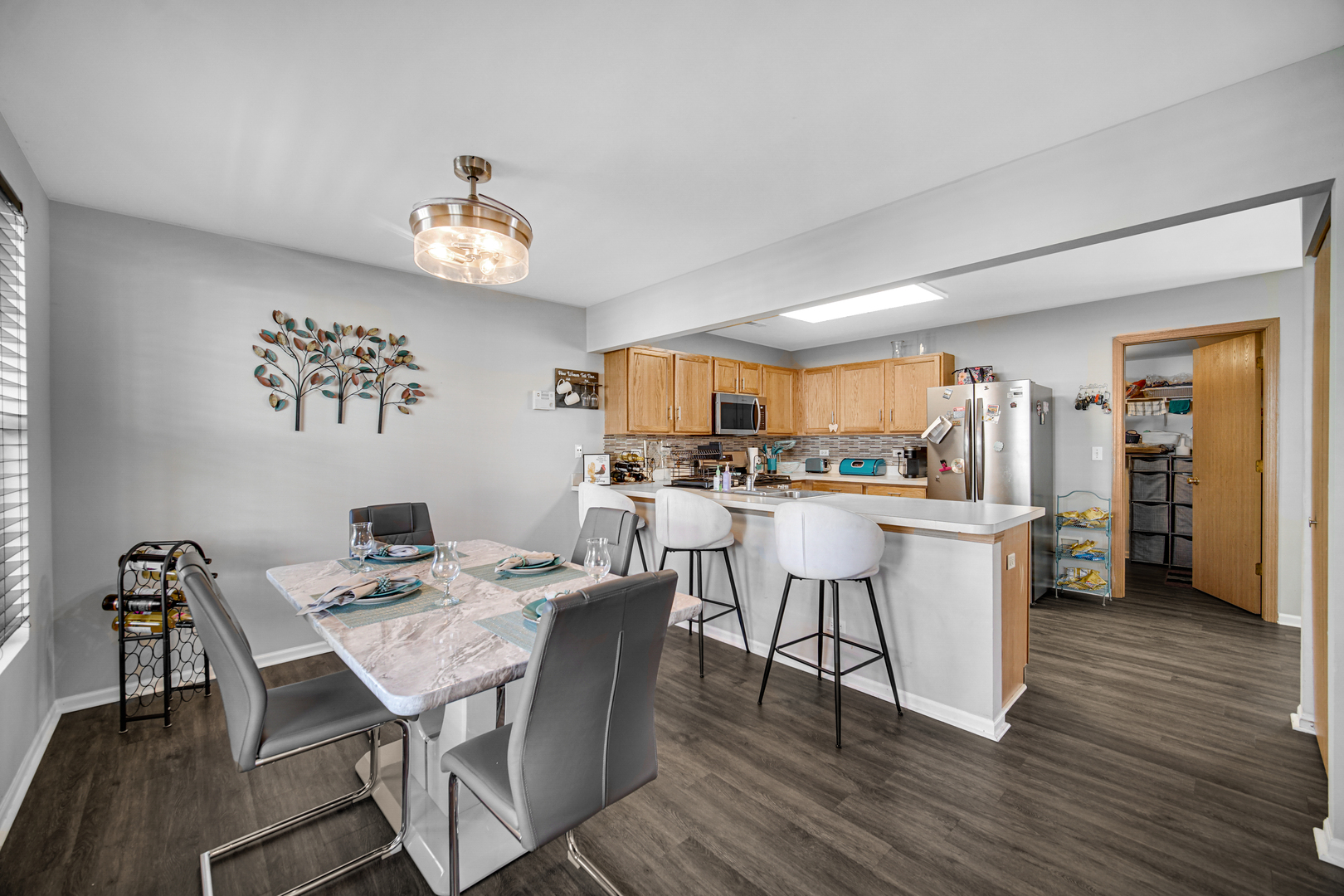 1653 Victoria Park Circle, Aurora, IL 60504