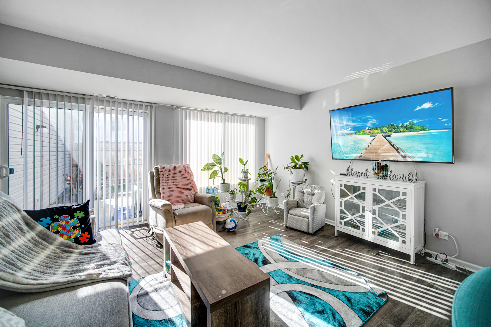 1653 Victoria Park Circle, Aurora, IL 60504