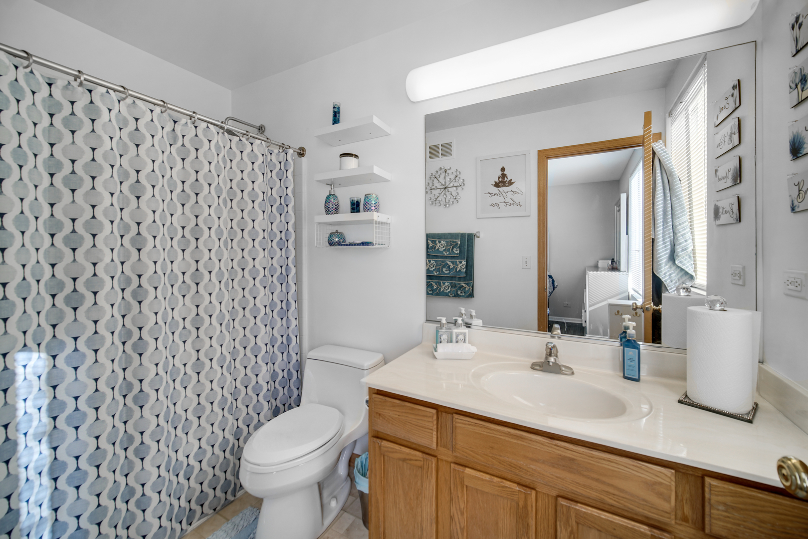 1653 Victoria Park Circle, Aurora, IL 60504