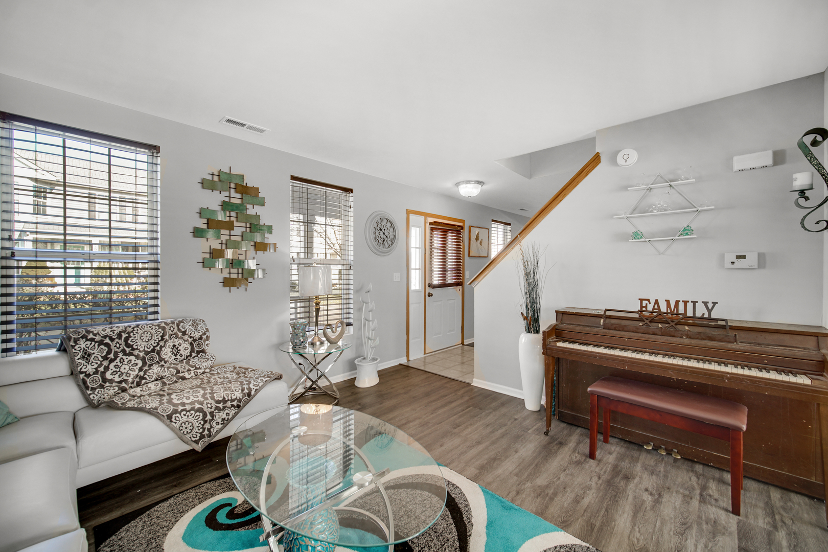 1653 Victoria Park Circle, Aurora, IL 60504