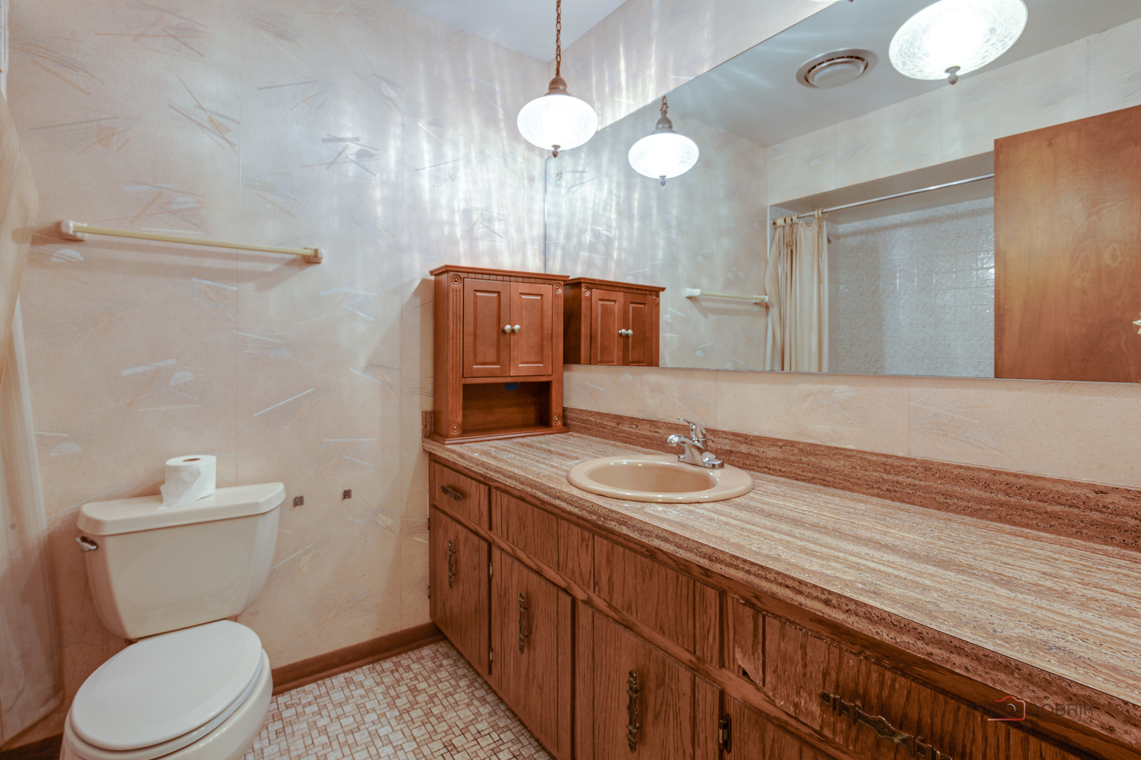 939 Ridgeland Avenue, Mundelein, IL 60060