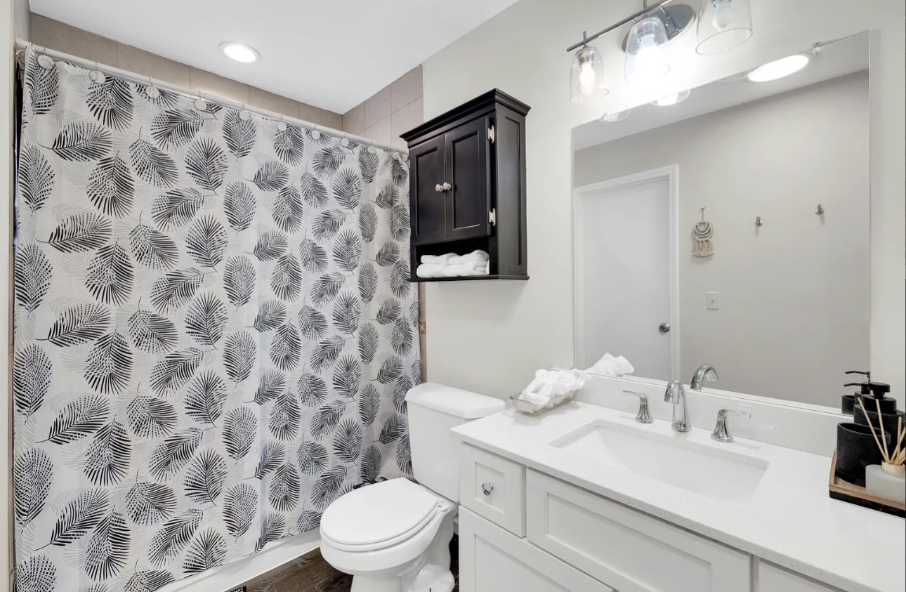 379 Sandhurst Circle #1, Glen Ellyn, IL 60137